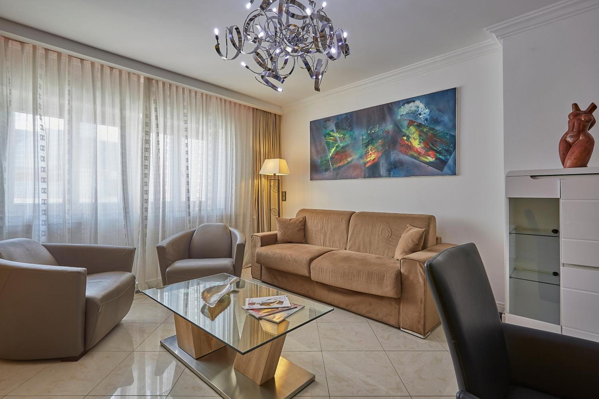 The Queen Luxury - Cortina * Luxembourg